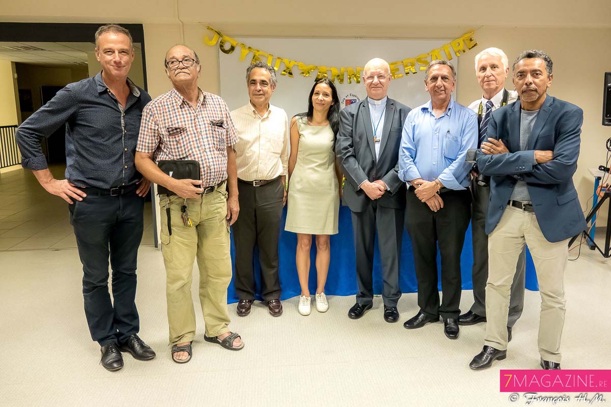 Monseigneur Aubry avec le monde des médias: Jean-Marc Collienne, Georges-Marie Lépinay, Bernard Vitry, Sonia Bassati (Eglise à La Réunion), Aziz Patel, Jean-Claude Vallée, et Thierry Jardinot