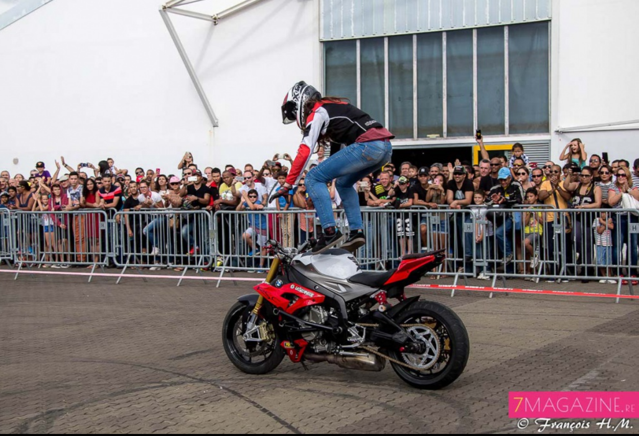 Ne surtout pas essayer de faire comme elle, c'est une pro!