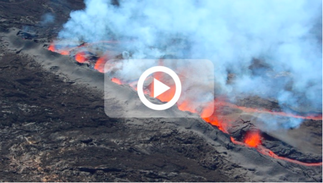 [VIDEO] Volcan : 7 fontaines de lave visibles et un cône en formation