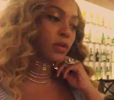 Beyoncé sort le maxi décolleté pour Jay-Z