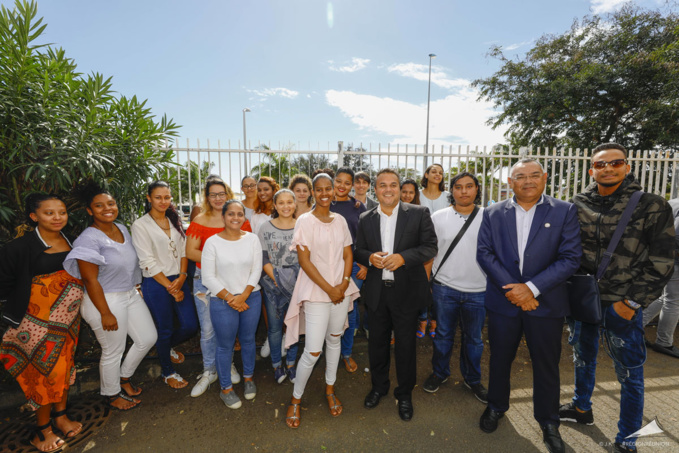 Pose du 1er bardage du CFA Léon Legros