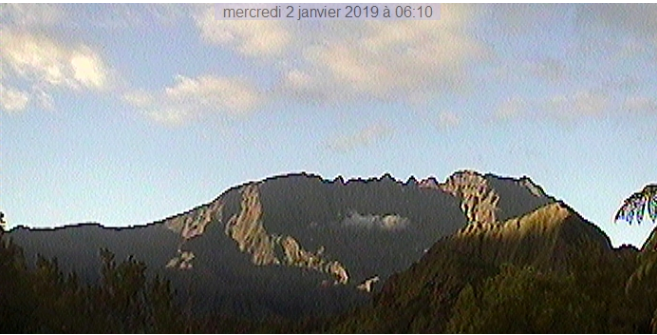 Plateau de Bélouve. Le soleil se lève sur notre magnifique caillou. Source: Météo Réunion.