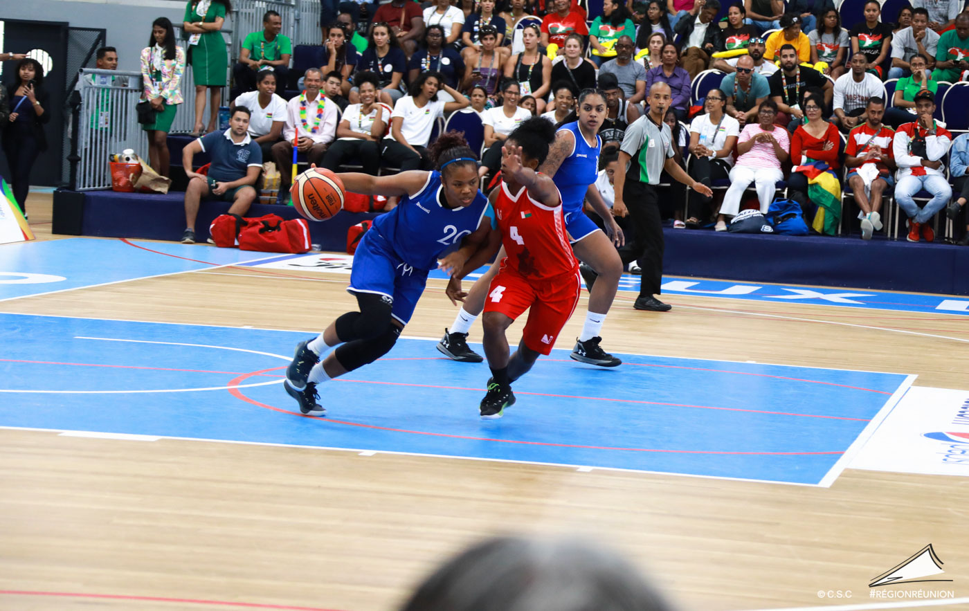 JIOI : Finale Basket-Ball (dames) : Réunion / Madagascar