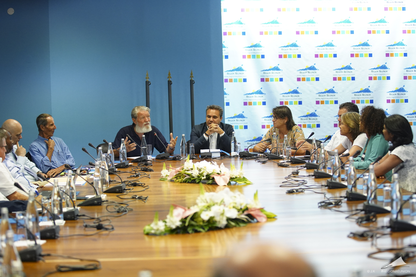 Didier Robert et les élus de la Commission Permanente saluent l’action du Père PEDRO