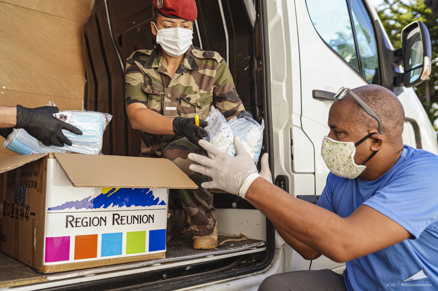 Remise de masques aux associations sociales et solidaires