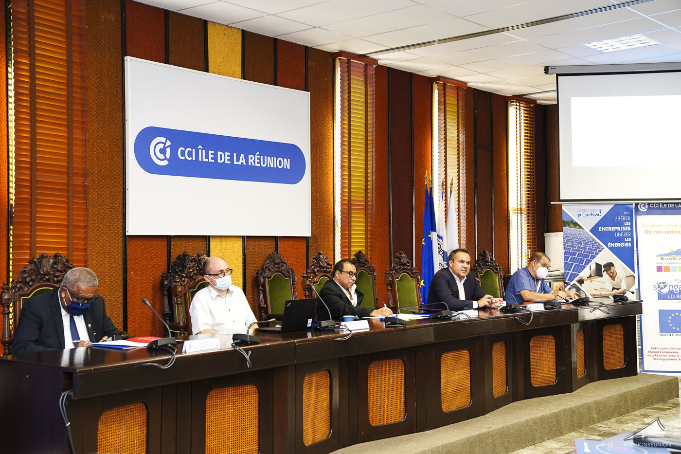 La Région et la CCI Réunion avec les commerçants de proximité