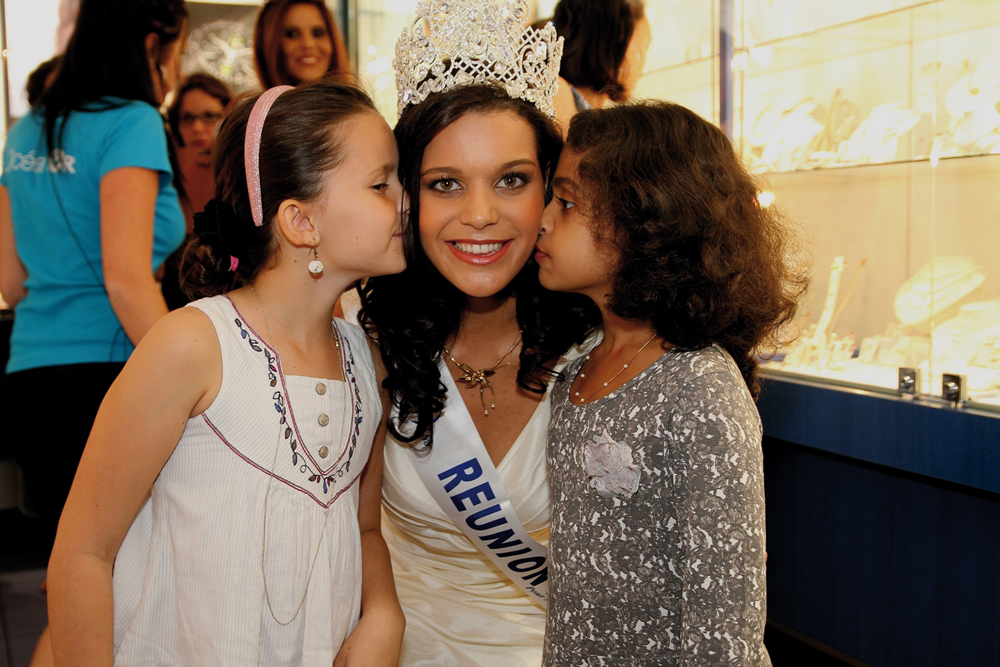 Miss Reunion avec Lucie Blanc  et Anna Mogalia,des admiratrices