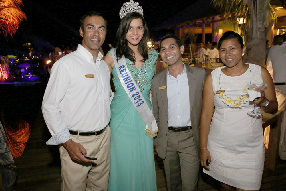Miss Réunion entourée de l’équipe Zilwa Attitude