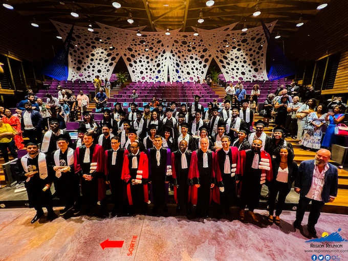 1ère Cérémonie de remise de diplôme de Doctorat