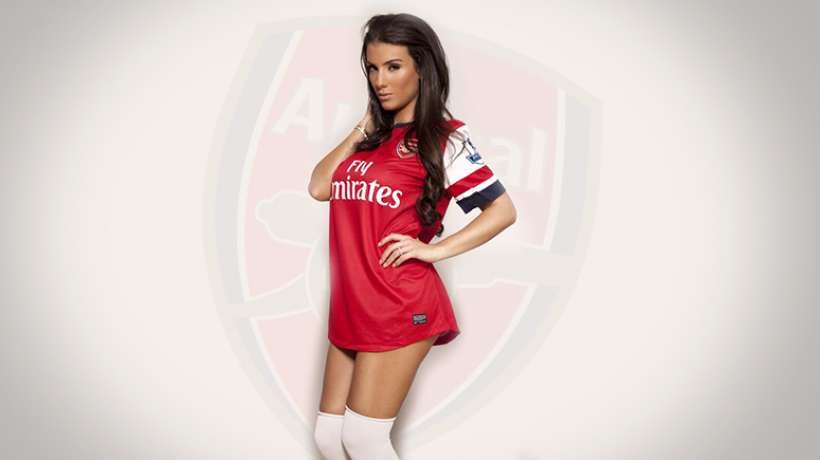 FEMMES ET PETITES AMIES, ATOUTS CHARME DU BALLON ROND