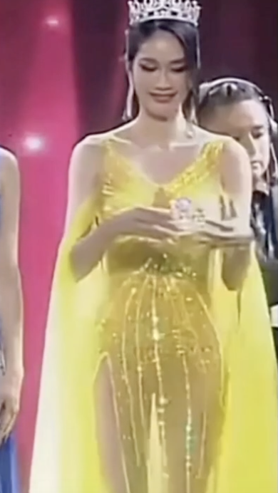 Une robe totalement transparente fait scandale lors du show Miss Vietnam