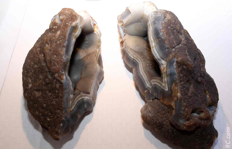 Chacun pouvait toucher et éventuellement «communiquer» avec cette mystérieuse pierre venue d'Uruguay