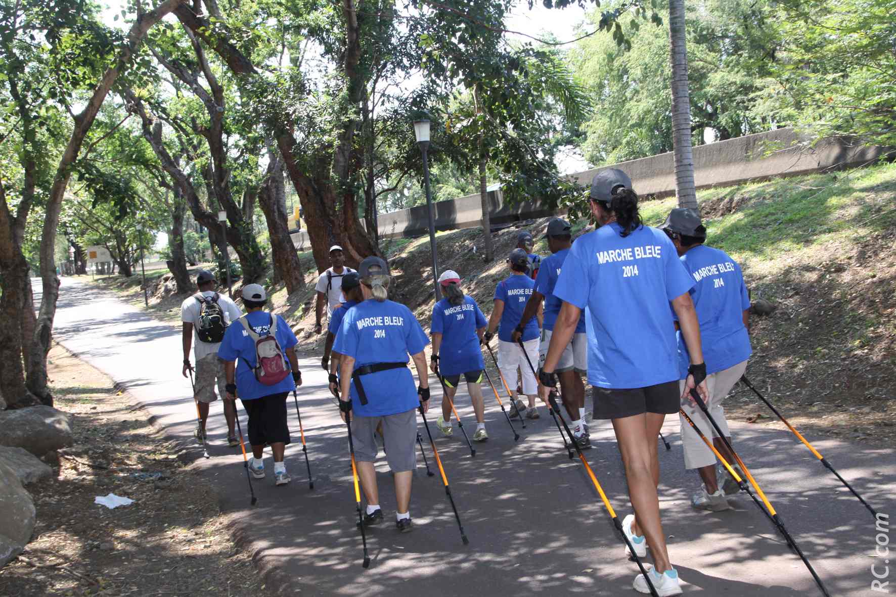 La marche nordique après la Marche Bleue, histoire de se dégourdir les jambes un peu plus