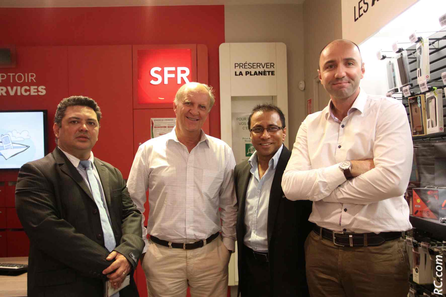 Luc-Guy Fontaine, Bertrand Guillot, Ibrahim Patel, et Eric Gourlaouen, directeur commercial SFR