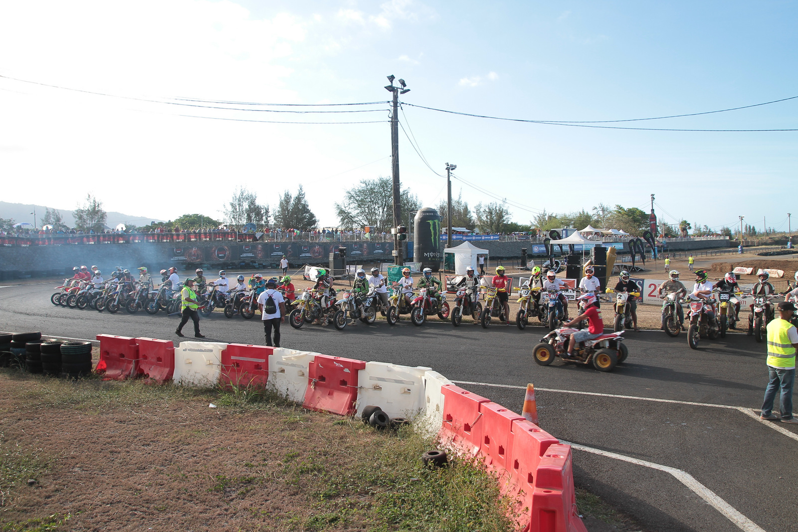 Un hommage émouvant a été rendu par les pilotes à la mémoire de Johan Veletchy