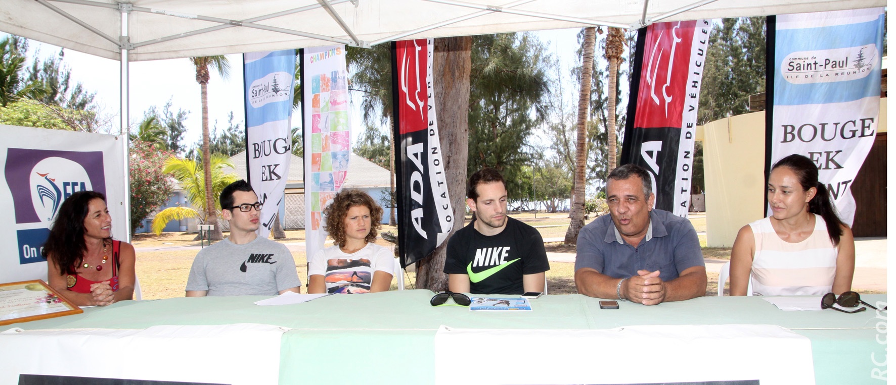 A la table de conférence: Agnès Lavaud (IRT), Kévin Ménaldo, Marion Lotout, Renaud Lavillenie, Gilles Hubert, Patricia Locame Machado