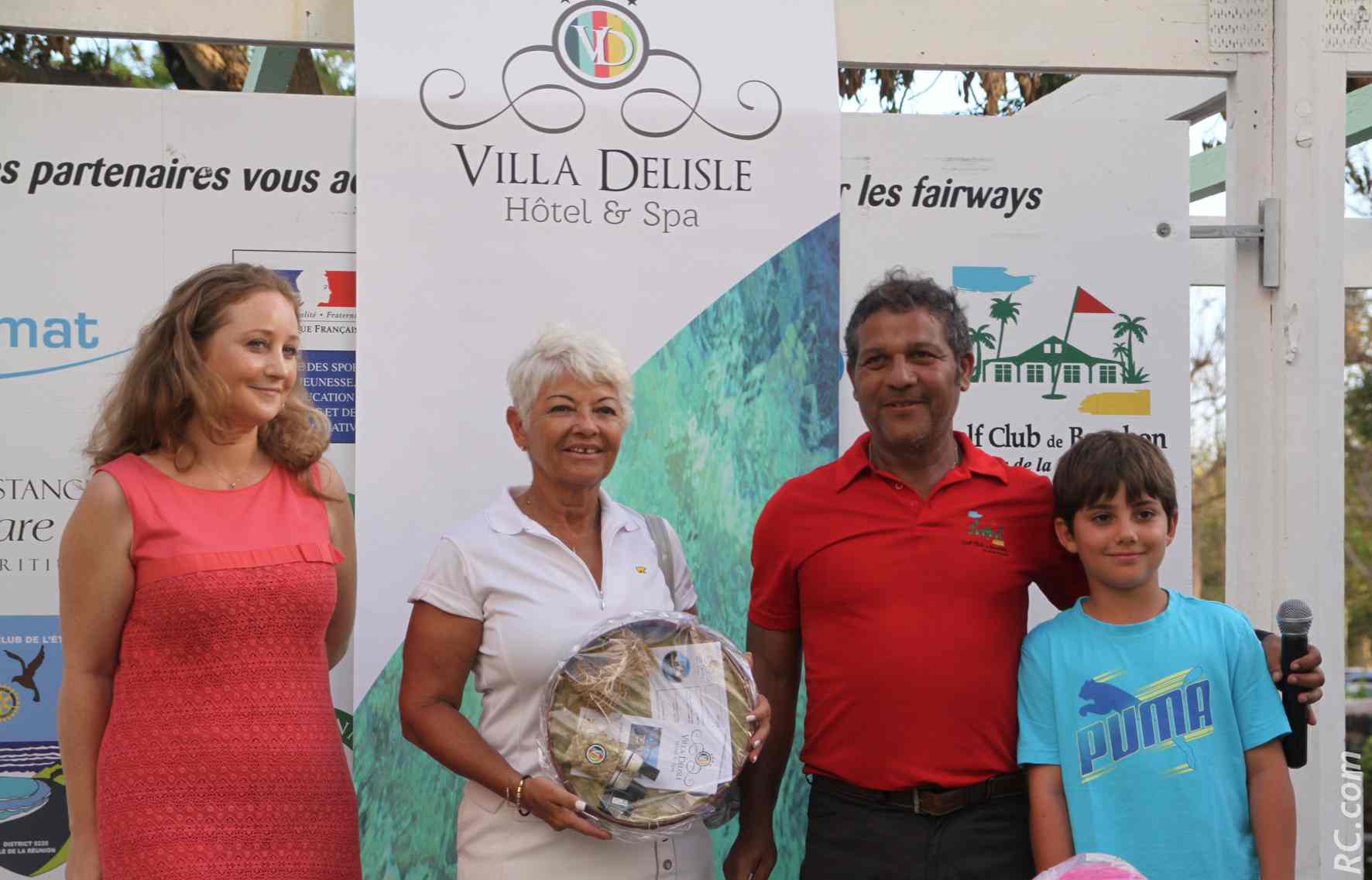 Un séjour pour 2 personnes offert par Villa Delisle Hôtel et Spa, représenté par Christina Kerger (directrice commerciale de Villa Delisle), Maryvonne Duffourc,  Jean-François Alphonsine et Galaad