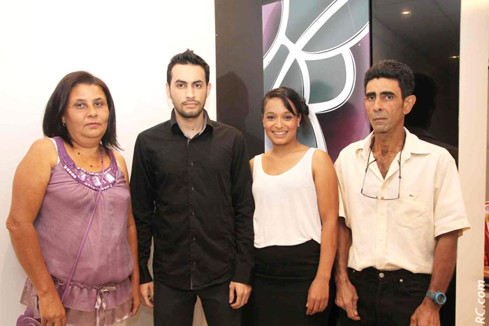 Florence Assani entourés de ses beaux-parents, Jean-Yves Clain et Venise Clain, et de Allan Clain, infographiste