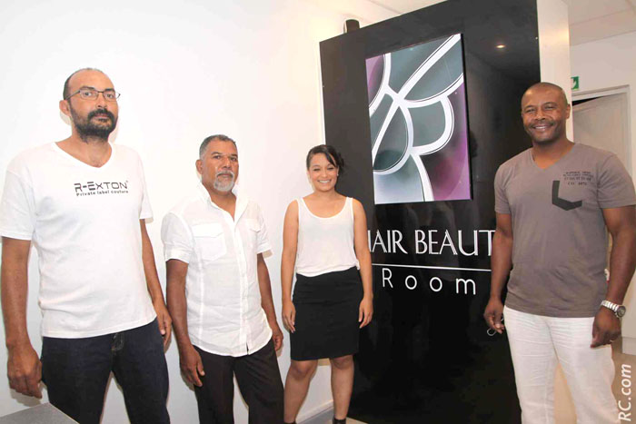 Ils se sont occupés de l'aménagement du salon : Willy Payet, charpentier, Roger Payet, plombier et Joël Zeus, électricien.