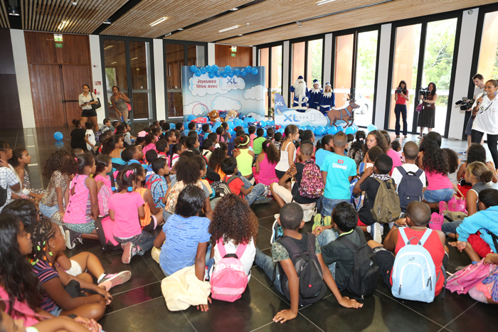 1000 Sourires <br>Noël avec le Père Noël Bleu