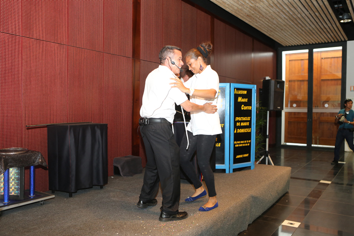 1000 Sourires <br>Noël avec le Père Noël Bleu