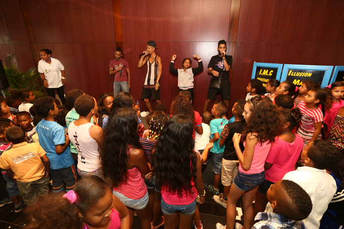 1000 Sourires <br>Noël avec le Père Noël Bleu