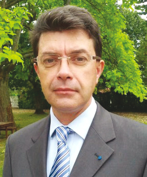 Maurice Barate <br>remplace Xavier Brunetière