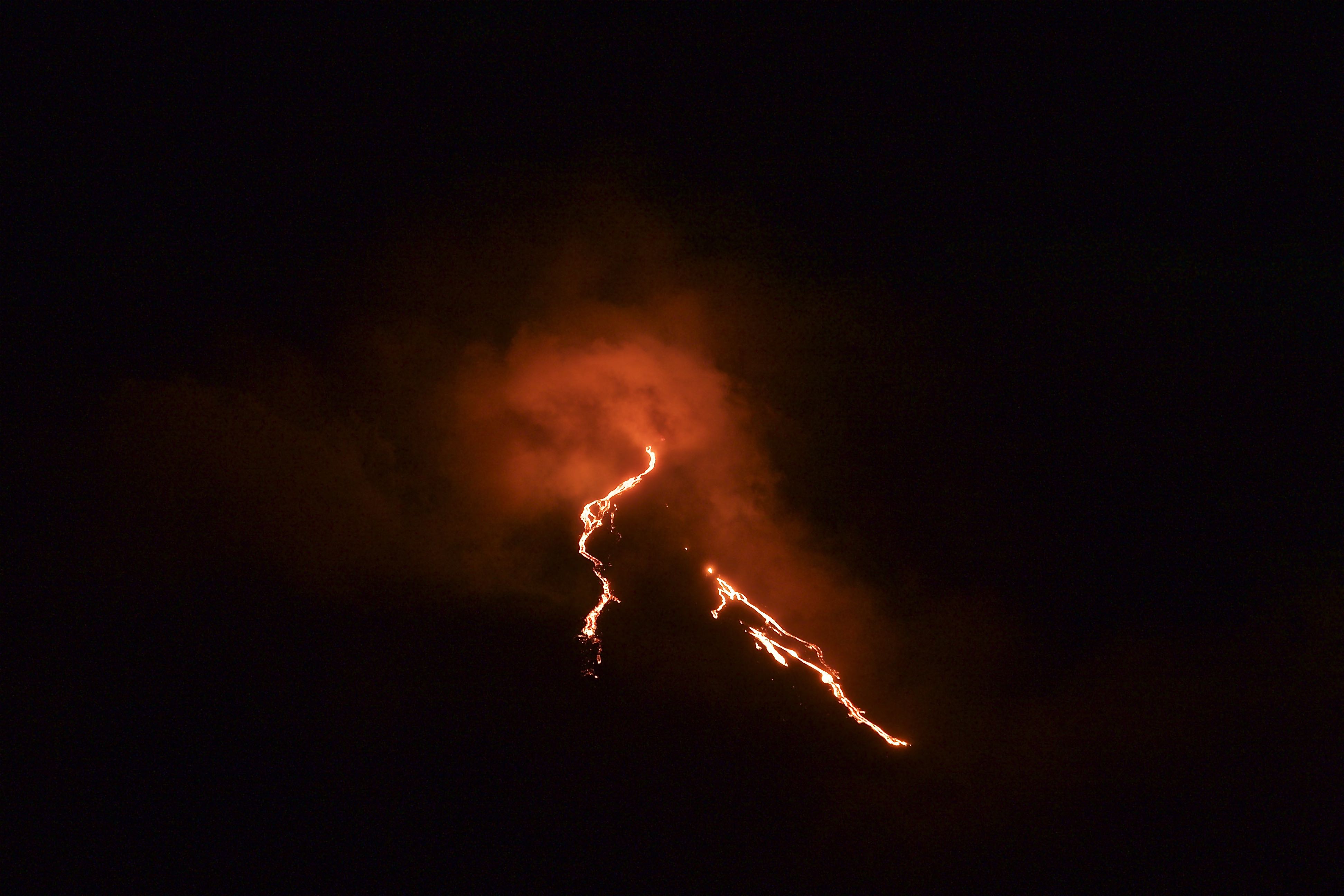 Volcan: de nouvelles photos de l'éruption en cours!