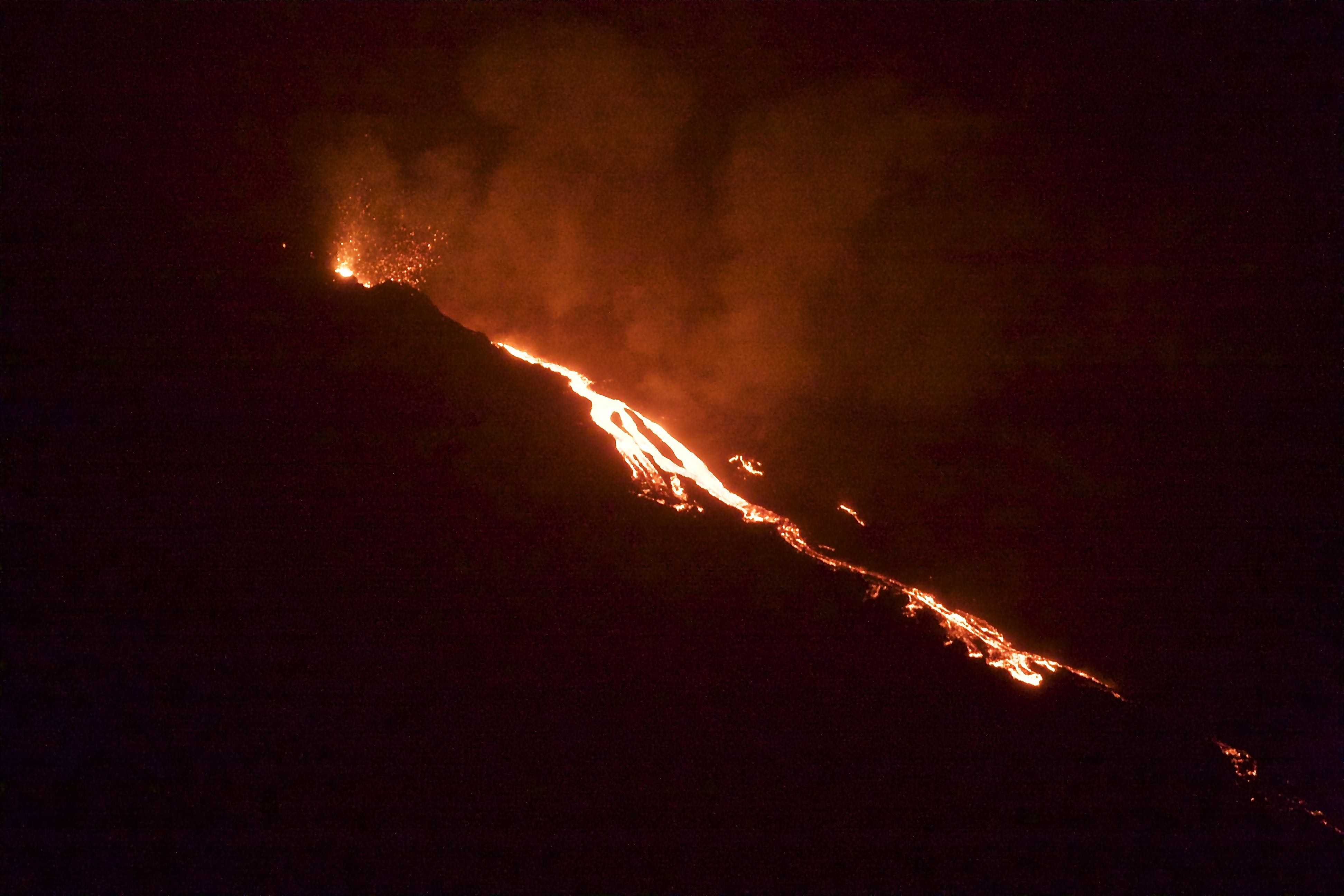 Volcan: de nouvelles photos de l'éruption en cours!