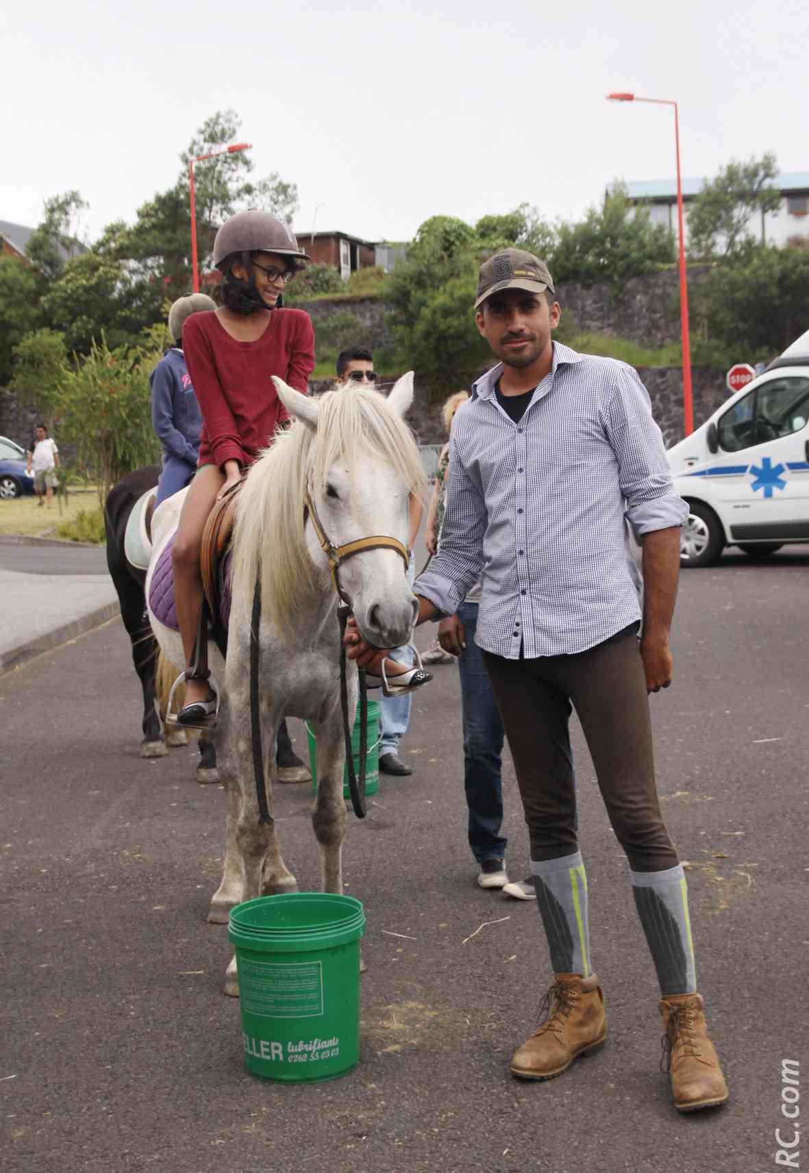 Les Ecuries des Alizés du Tampon proposaient des balades à cheval .