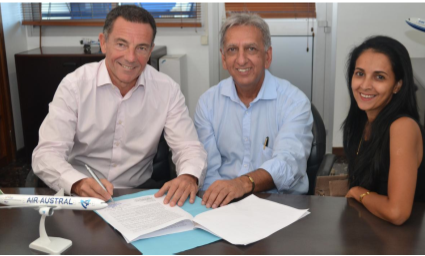 Jean Marc Grazzini, Directeur Général Adjoint Air Austral, Aziz Patel et Amida Hussen du Comité Miss Réunion
