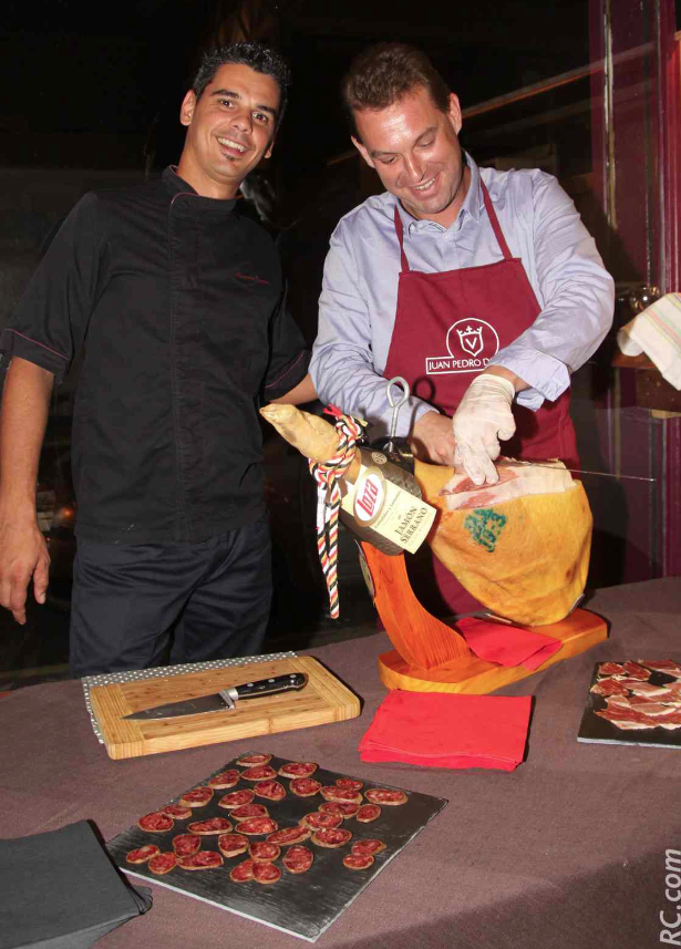 Alexandre Hoarau et Alberto, importateur de produits gastronomiques venant d'Espagne.