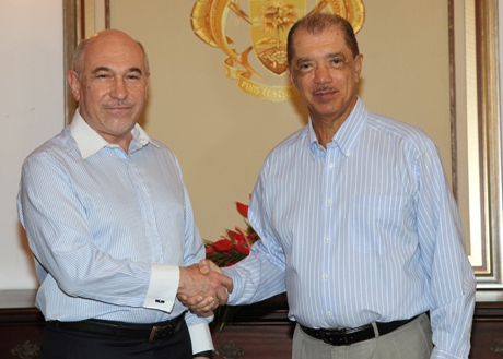 Son Excellence Lionel Majesté-Larrouy et James Michel, président de la République des Seychelles