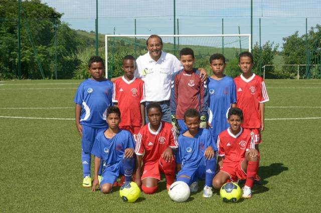 Ibrahim Ingar et les 9 chanceux petits footballeurs...