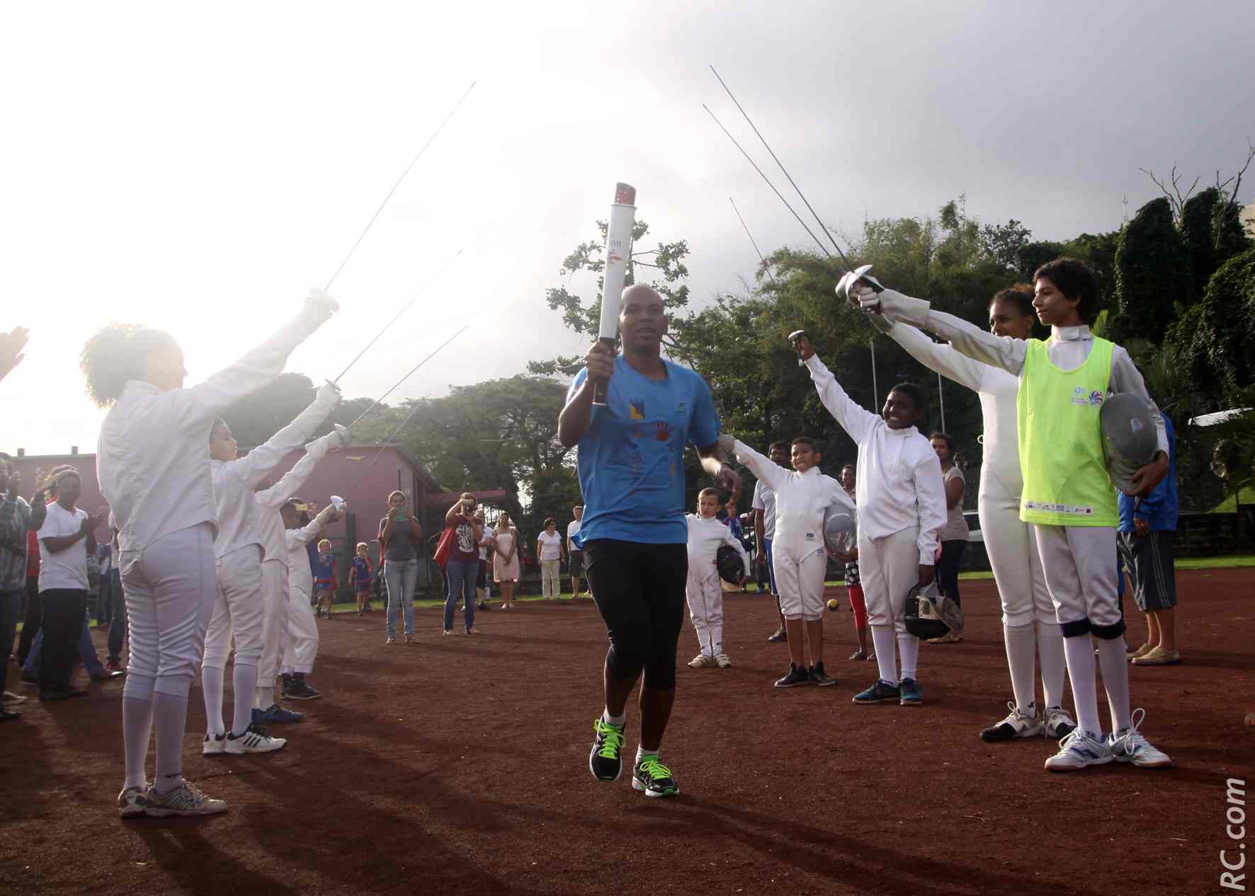 L'arrivée au complexe sportif de Flacourt à Sainte-Marie