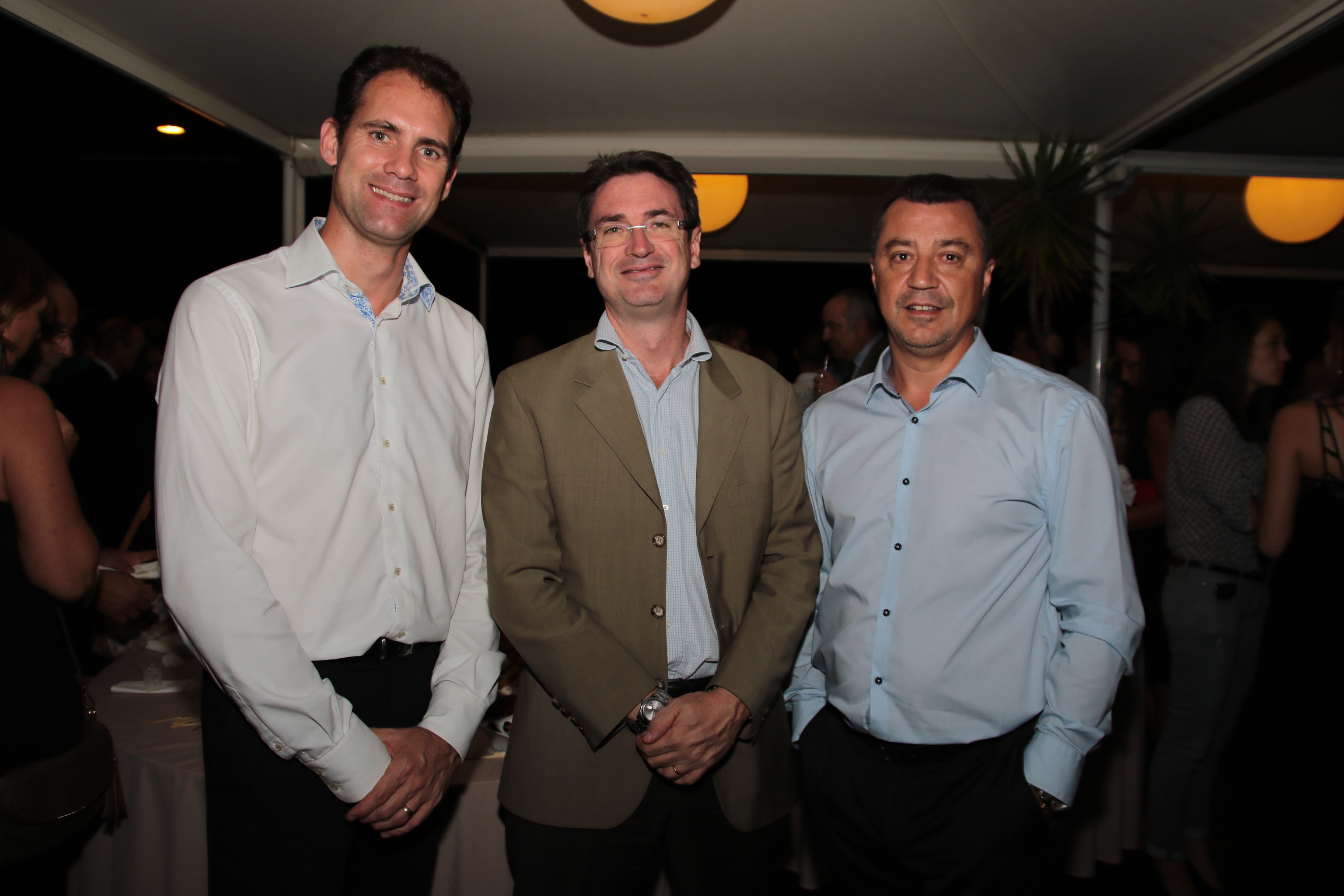 Yannick Nobilet, directeur commercial Volkswagen, Bertrand Sireyjol, et Eugène Diaz, directeur VO Cotrans Automobiles