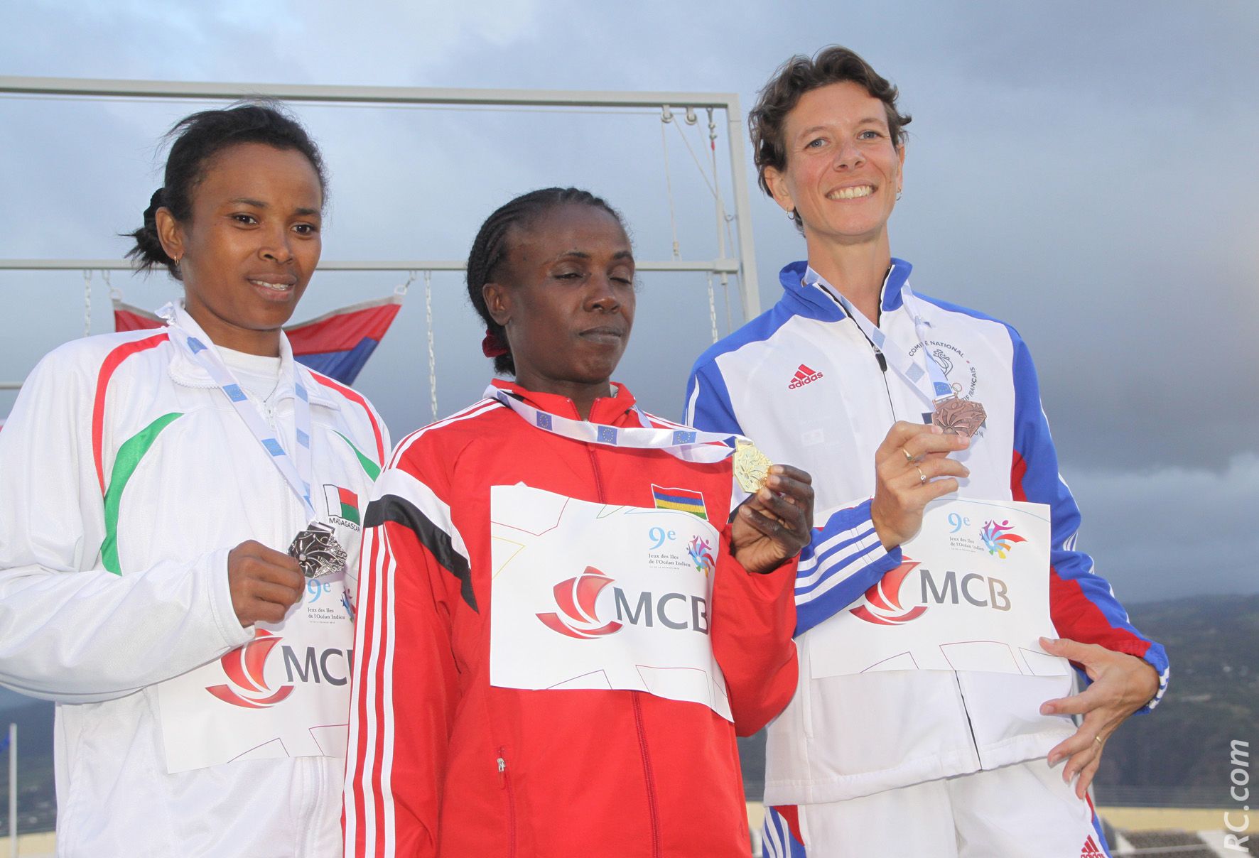 Le podium du semi-marathon : Antoinette Milazar (or) , Razafinadravelo (argent) et Anne Atia ( Beonze)