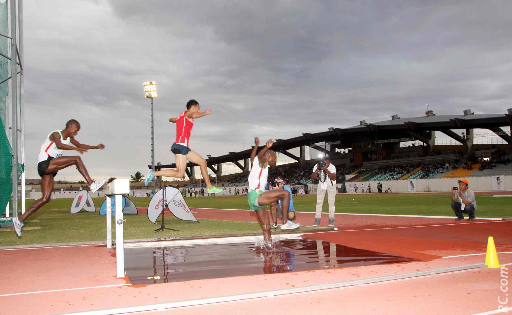 « Mon, coco, si ti aimes à moin, saute la rivière viens embrasse à moin». Une chanson de circonstance ?
