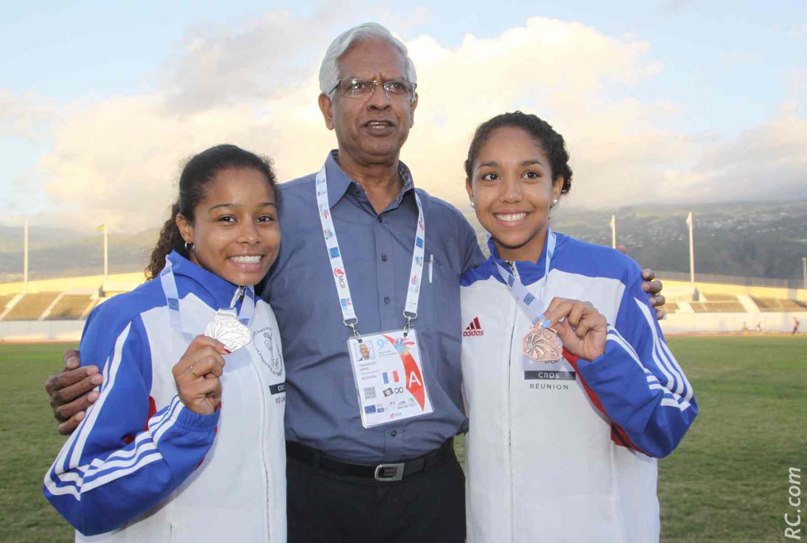 Les bravos de Serge Camatchy vice-président à la Région Réunion à Darlène Mazeau et Valérie Jard.