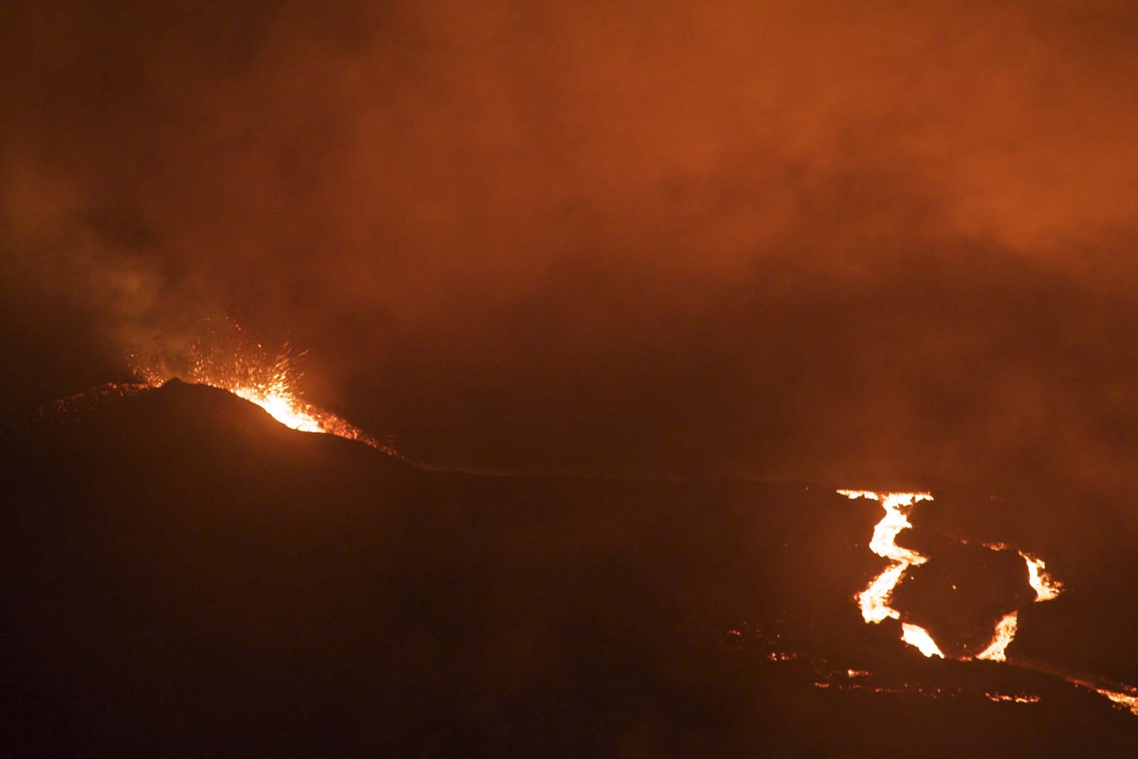 L'éruption continue mais faiblit