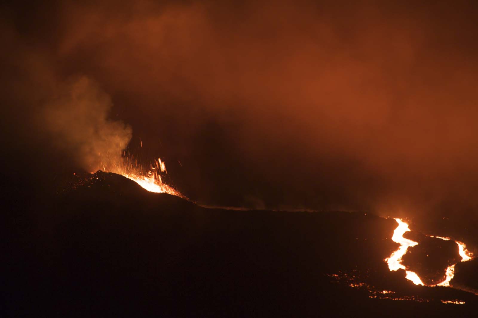 L'éruption continue mais faiblit