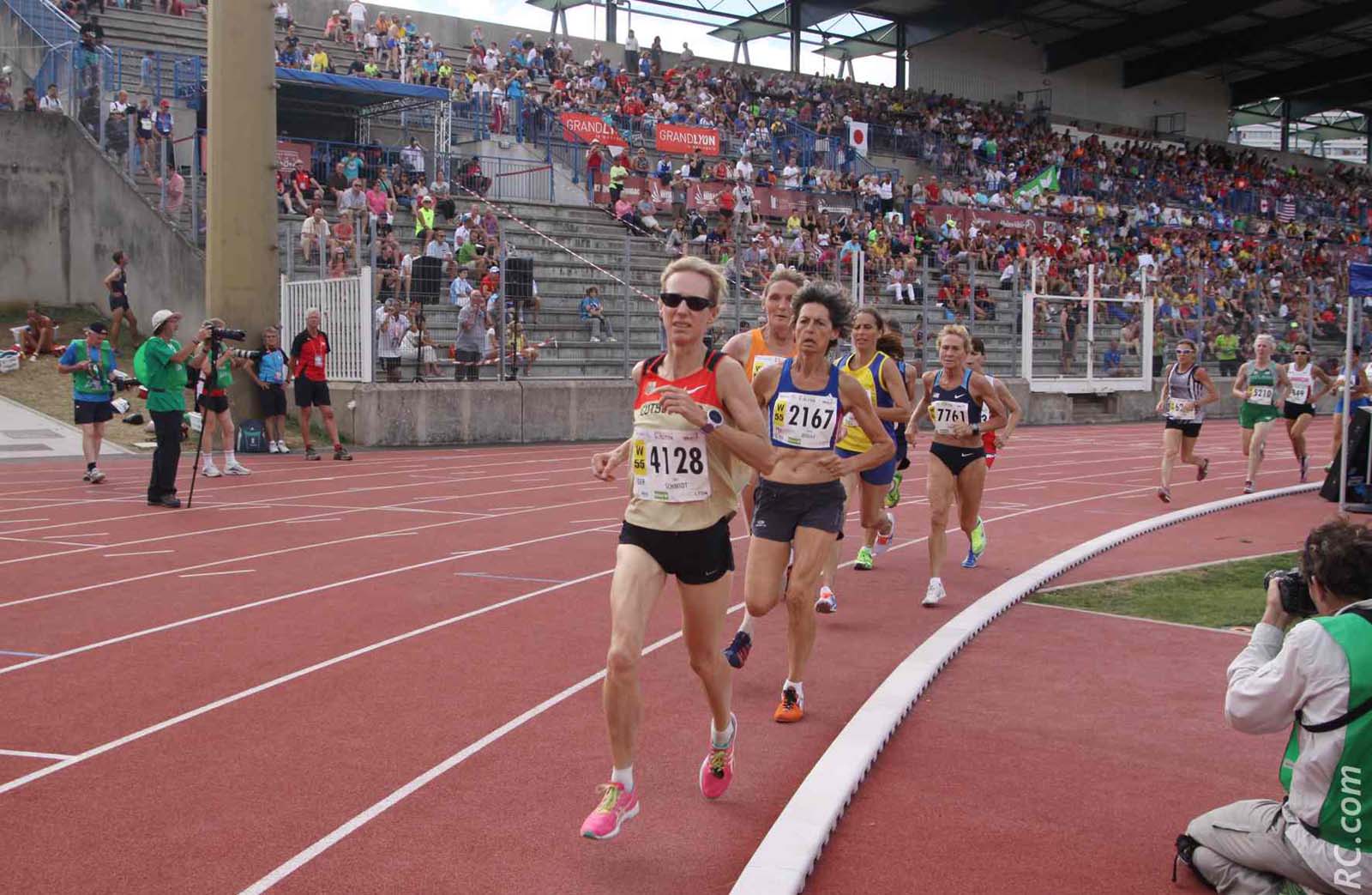 De belles bagarres sur le 800 m féminin au stade de Belmont à Duchère.