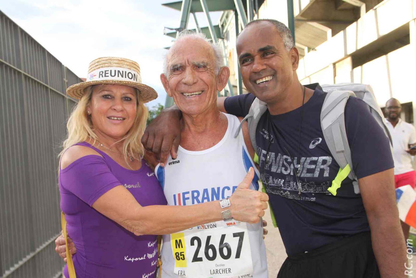 Christian Larcher vient de remporter le 1500m. Avec les félicitations de Marlène Chane See Chu et Jean-Pierre Vee.