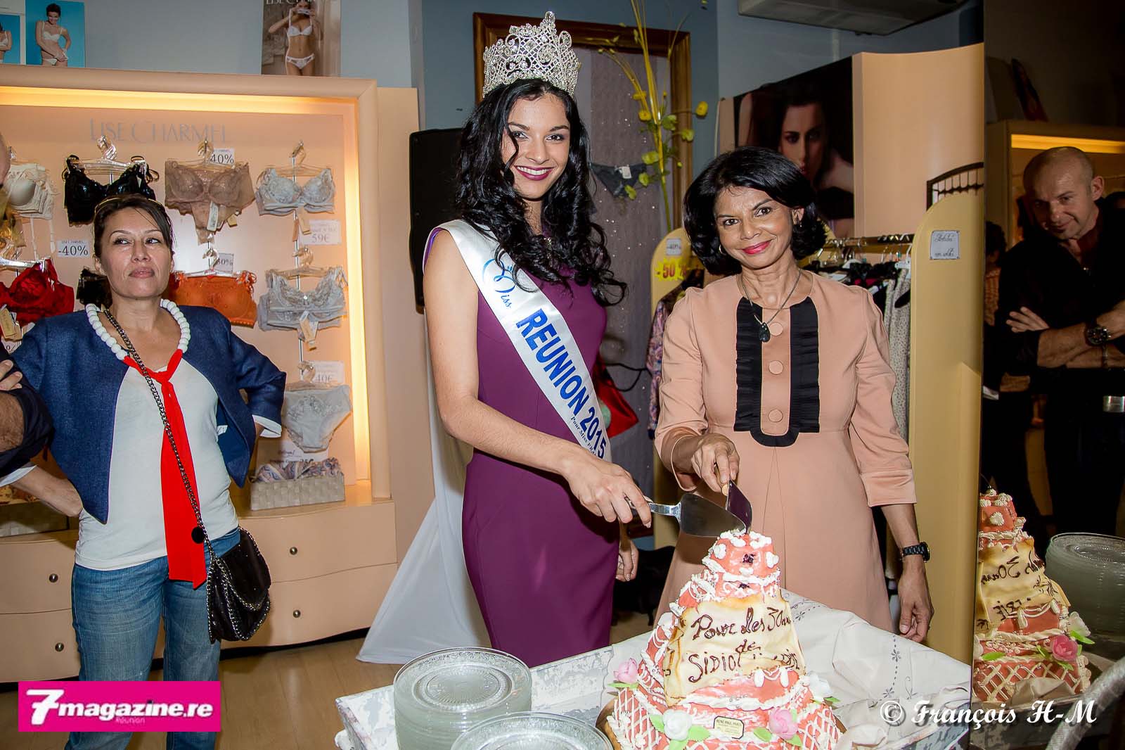 Azuima Issa a coupé le gâteau d'anniversaire avec Julie Sidiot