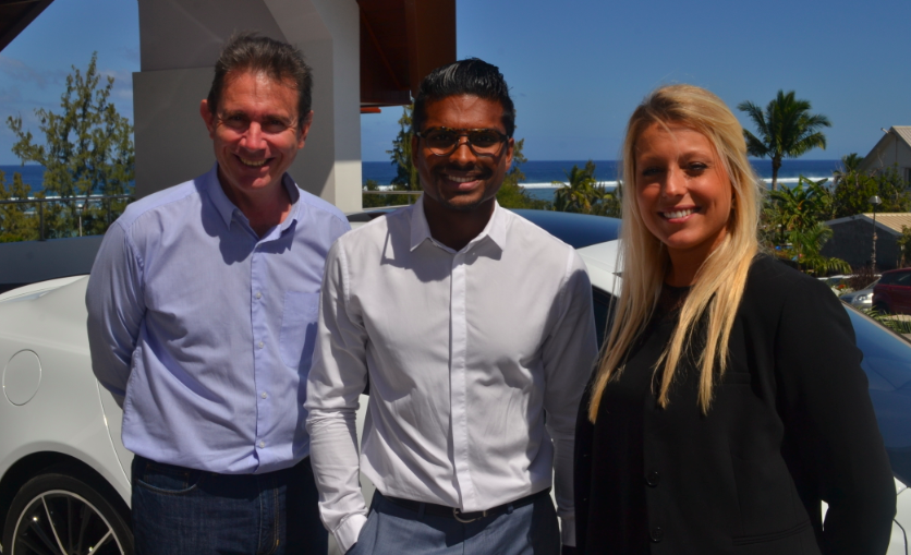 Jean-Paul Martin, le directeur général d'Akoya Hôtel, Julien Narayanin, et Maëlle Borredon, responsable marketing et communication de l'hôtel