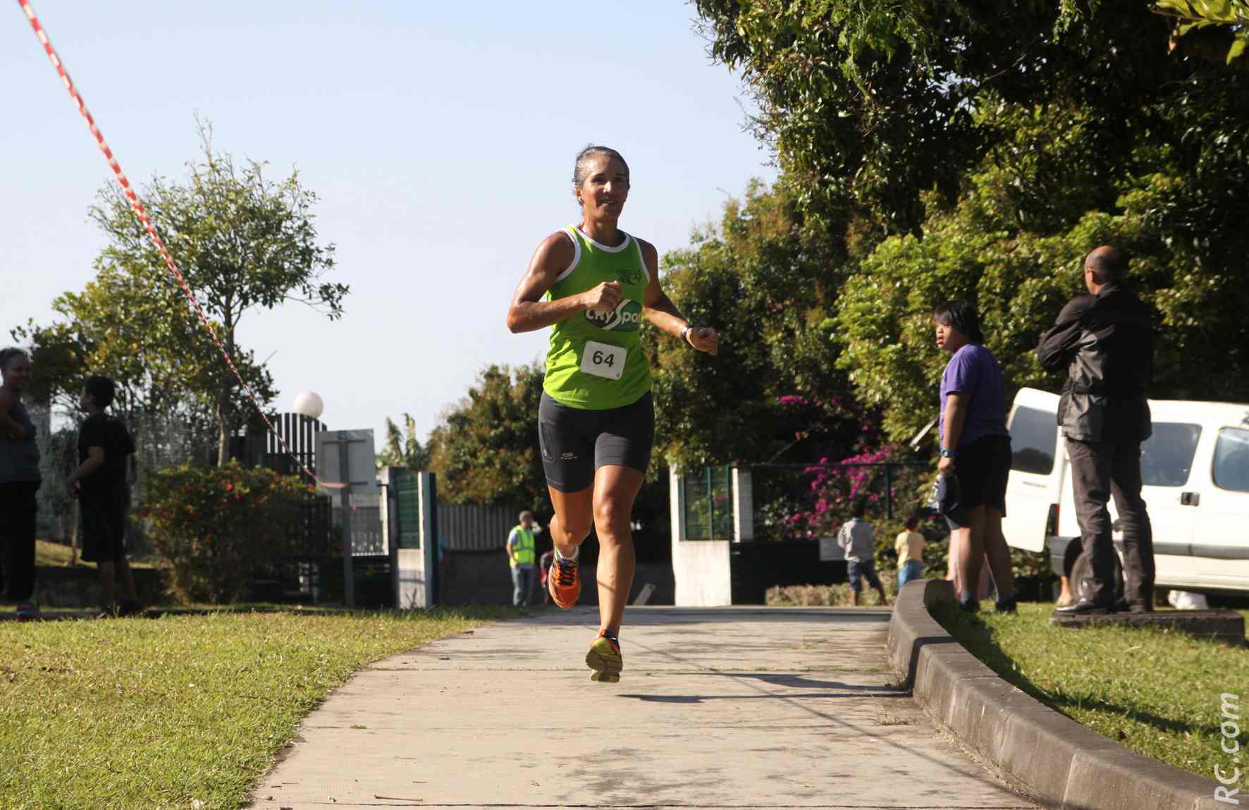 La Cafriplainoise Olivia Dijoux est la lauréate dans la course des 8km.