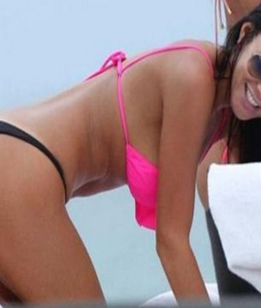 Elena, une arbitre de football très... sexy!