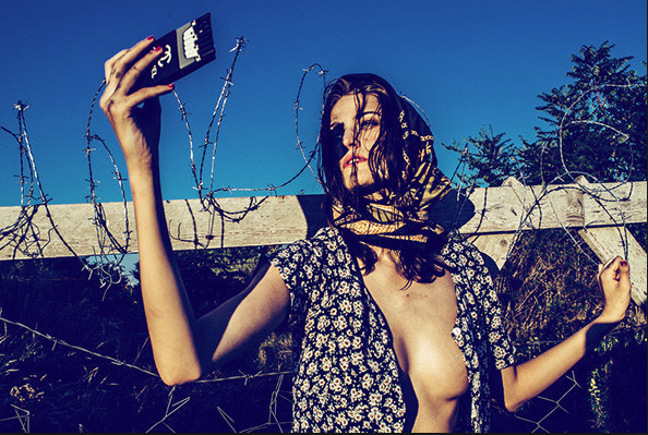 Scandale: le shooting version "migrant"