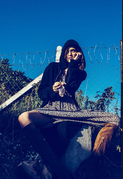 Scandale: le shooting version "migrant"