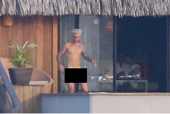 Justin Bieber paparazzé nu à Bora Bora